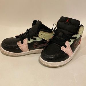 Used, Air Jordon 1 mid toddler size 8